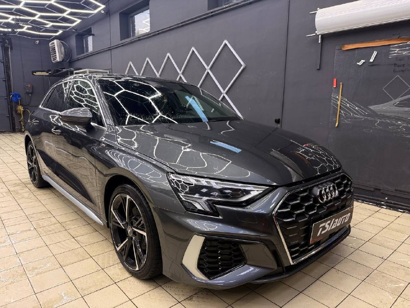 Оклейка пленкой Audi A3 в Москве