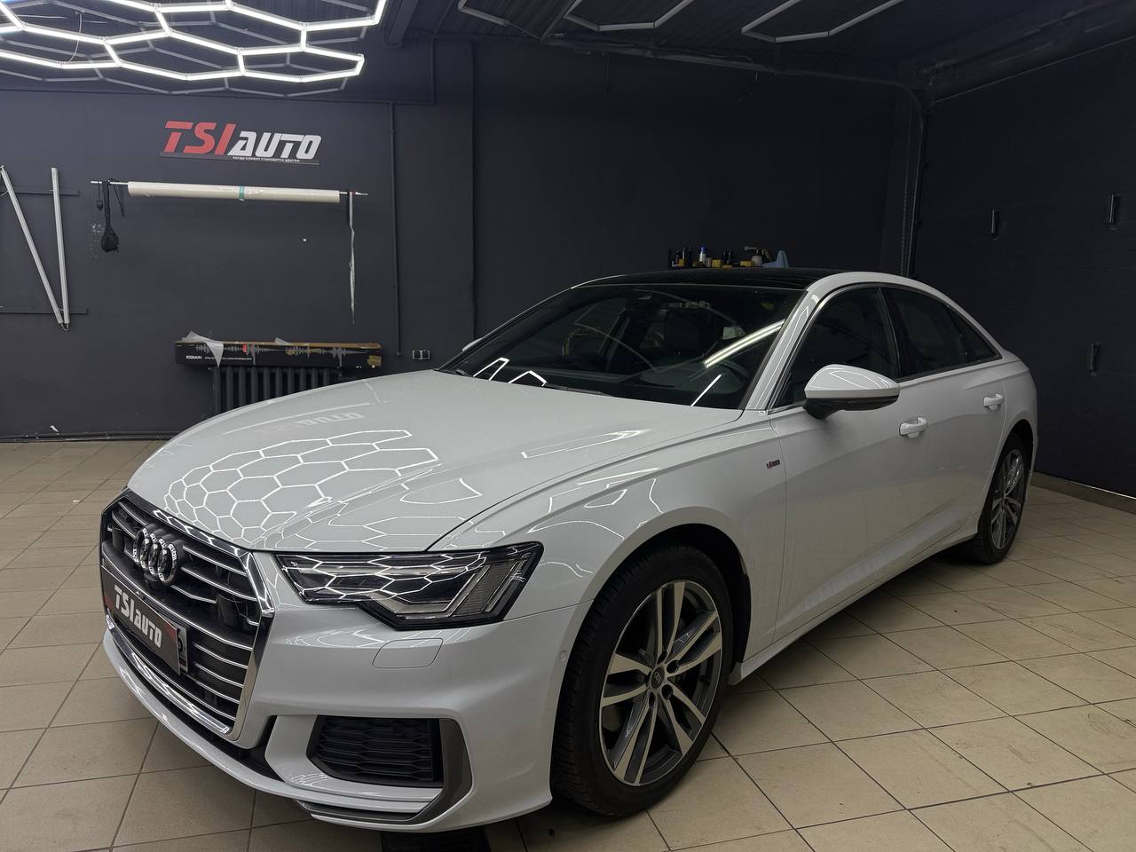 Ауди А6 С8 оклейка пленкой в Москве