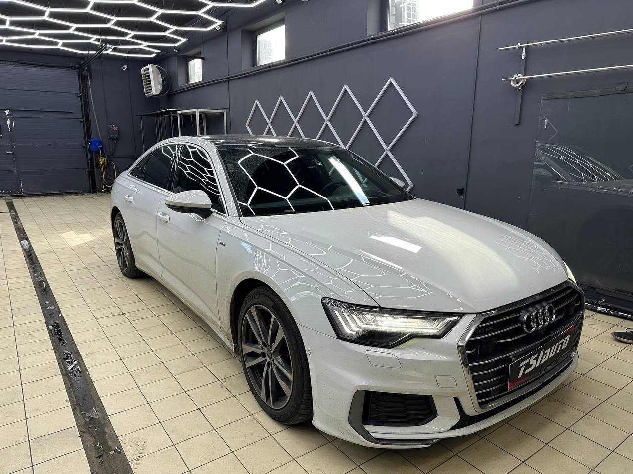 Шумоизоляция Ауди А6 С8 в Москве