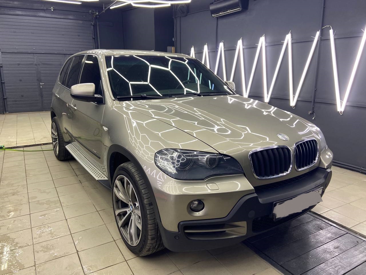 Полировка фонарей BMW X5 в Москве