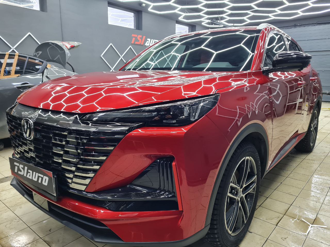 Оклейка пленкой Changan Uni-S в пакете Трасса в Москве