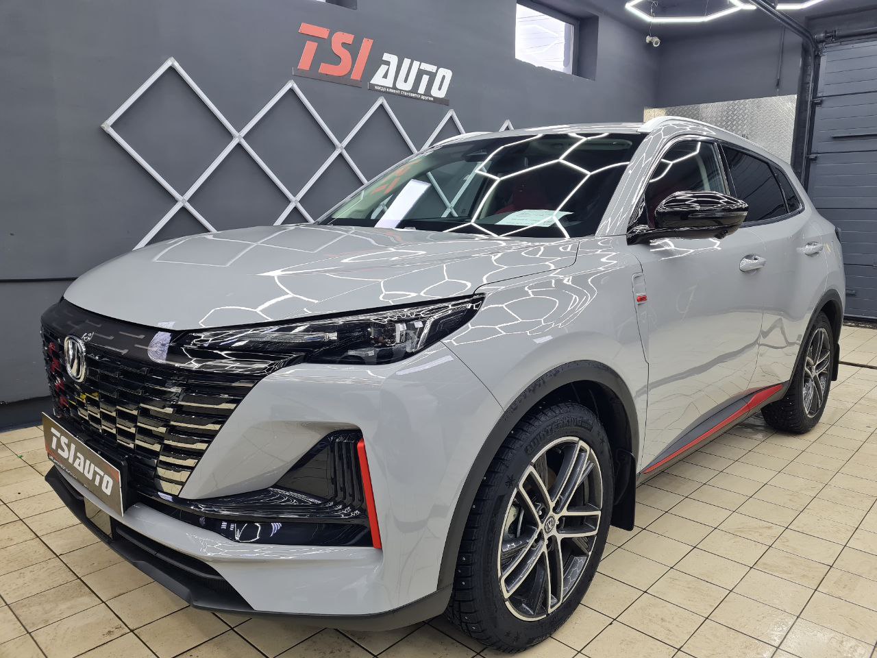 Changan Uni-S оклейка бронепленкой в Москве