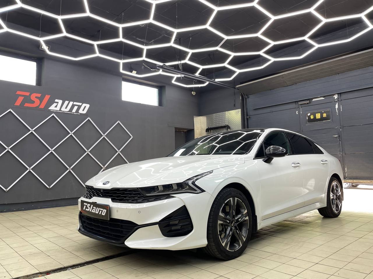 Химчистка KIA K5 и мойка двигателя в Москве