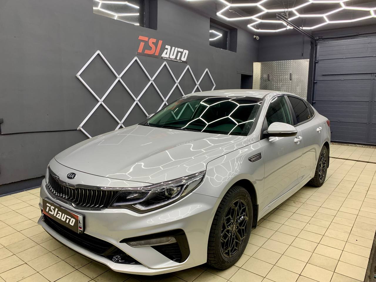 Kia Optima установка подсветки салона в Москве