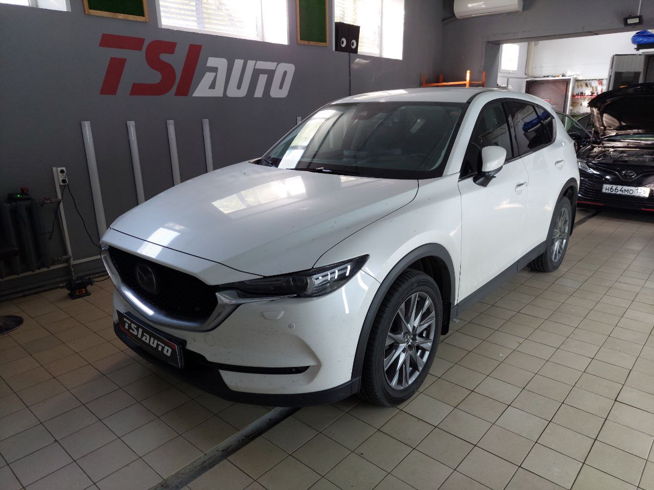 Mazda CX-5 установка подсветки салона в Москве