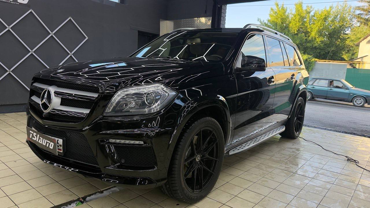 Mercedes GL 350 установка подсветки салона в Москве