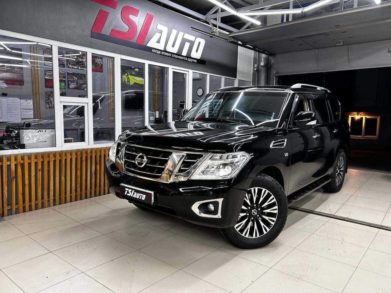 Оклейка пленкой Nissan Patrol в Москве