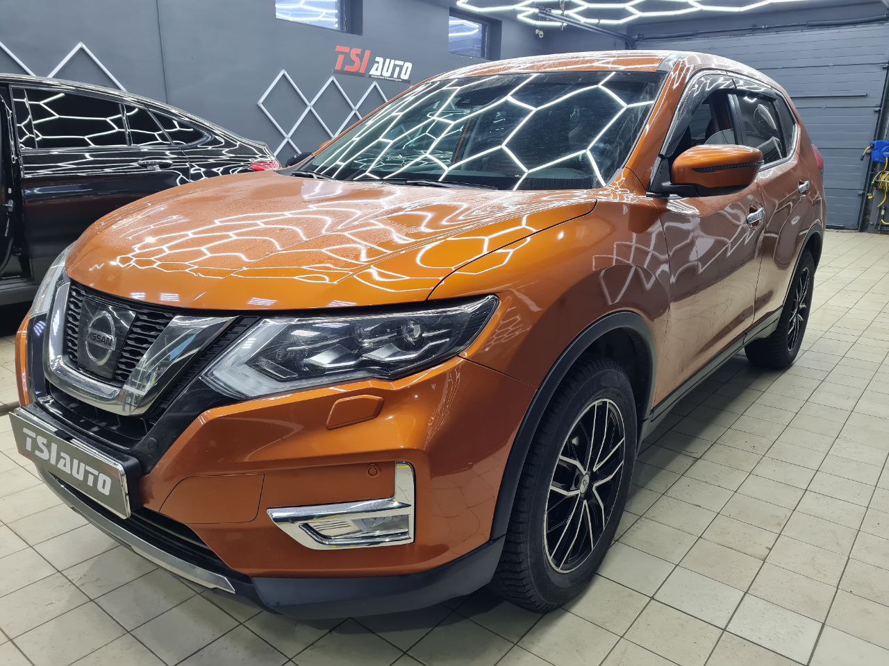 Установка ГУ с камерой заднего вида Nissan X-Trail в Москве