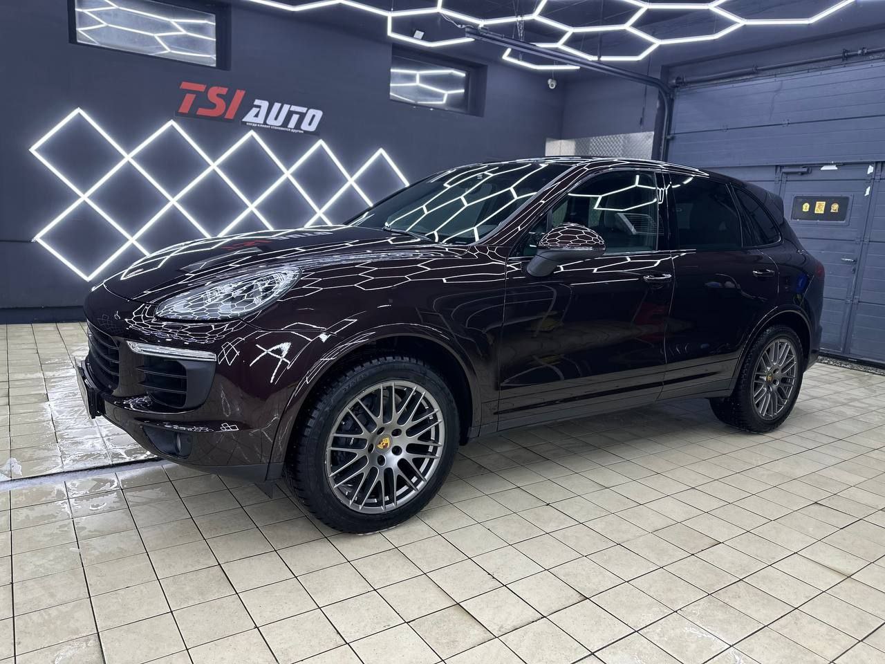 Porsche Cayenne полная оклейка бронепленкой в Москве