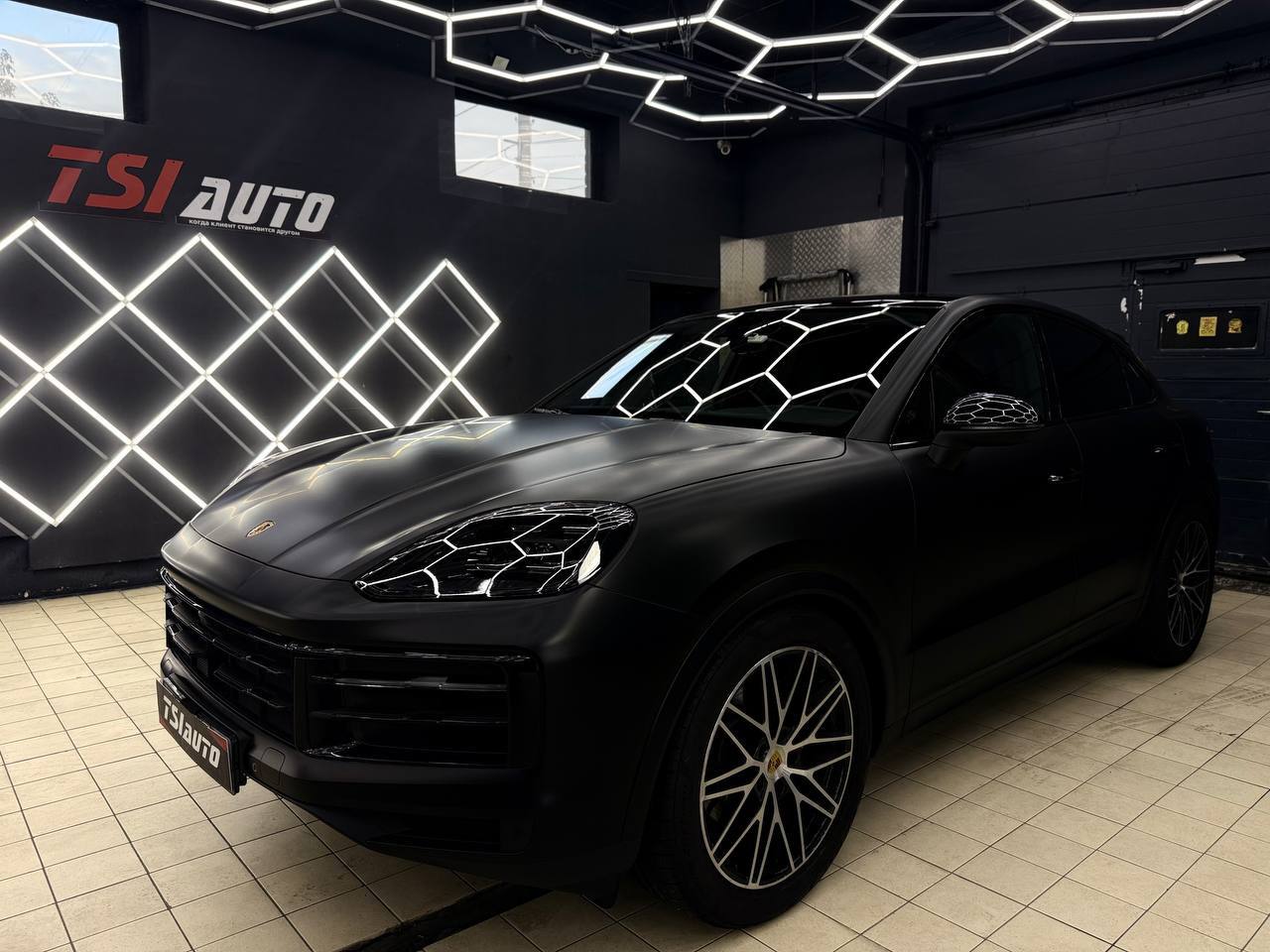 Porsche Cayenne оклейка матовой пленкой в Москве