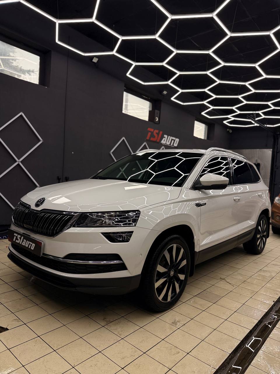 Оклейка пленкой Skoda Karoq в Москве
