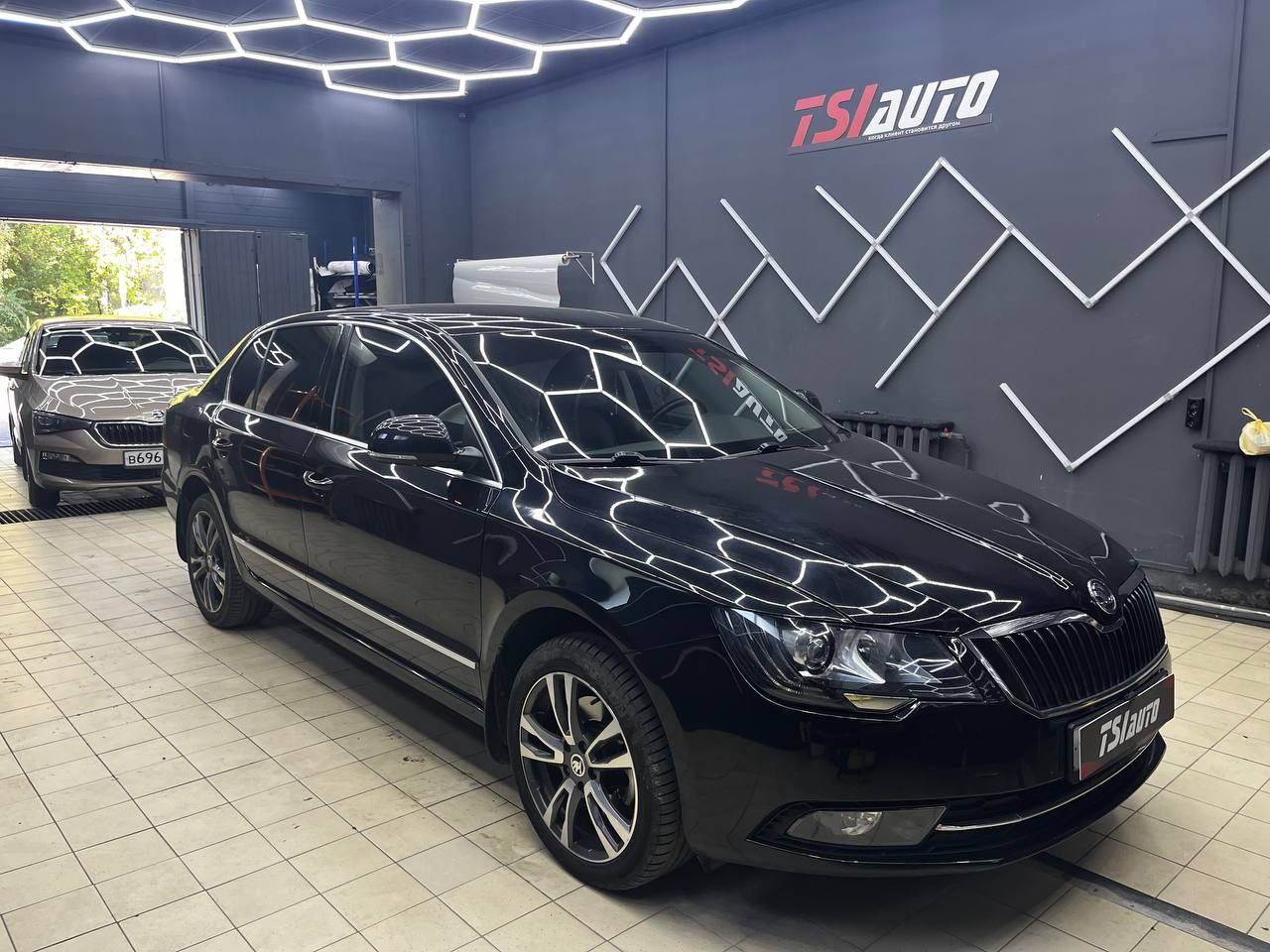 Шумоизоляция Skoda Superb в пакете Комфорт в Москве