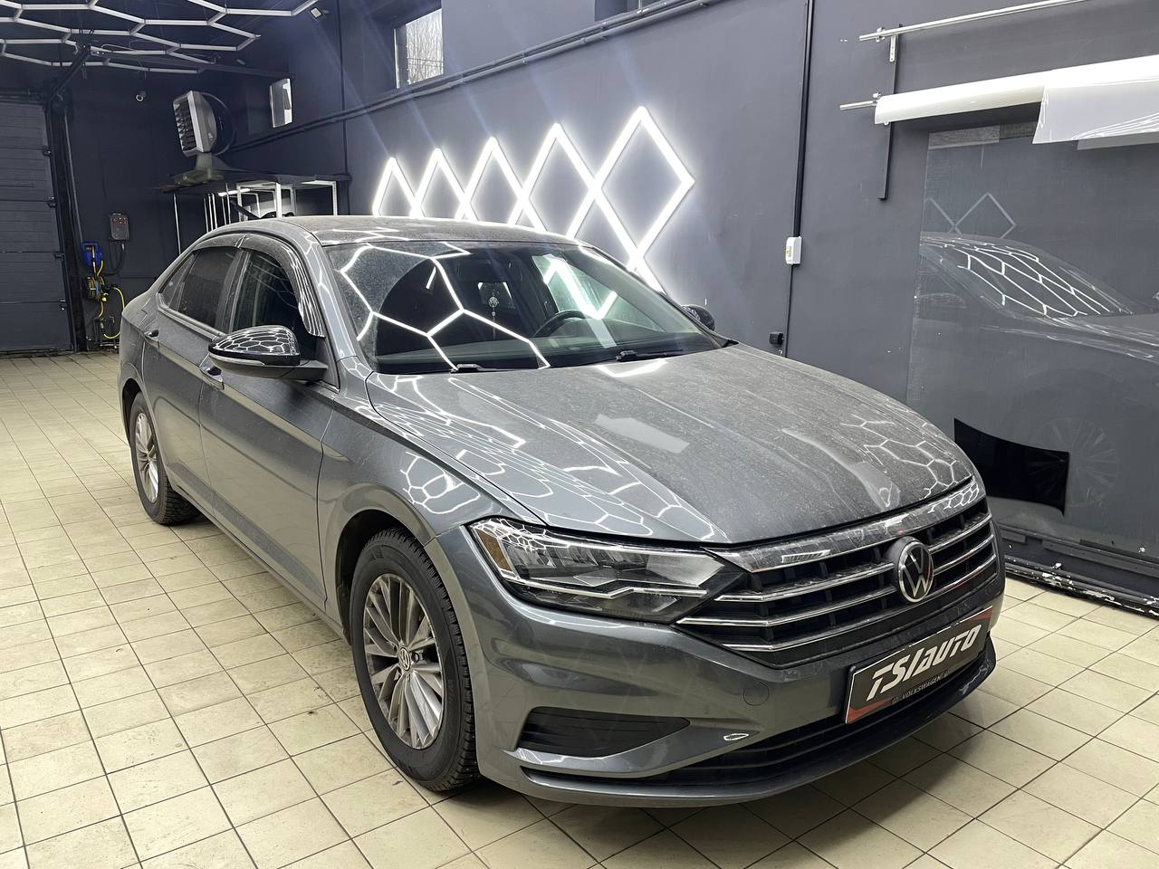 Volkswagen Jetta установка подсветки салона в Москве