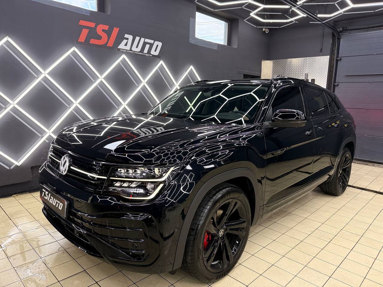 Оклейка пленкой Volkswagen Teramont X в Москве