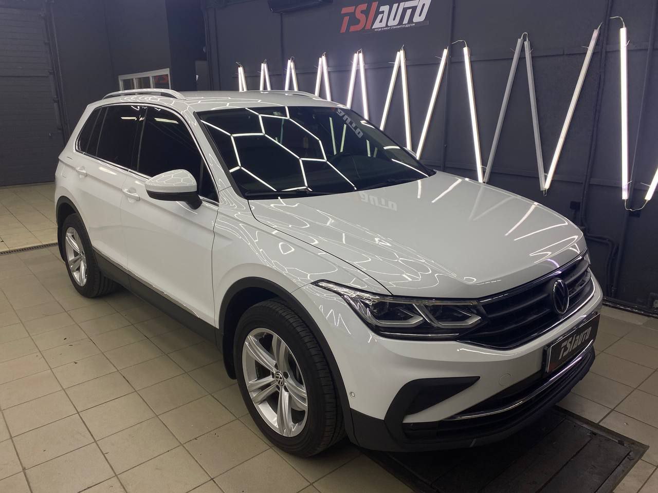Шумоизоляция Volkswagen Tiguan 2 в Москве - пакет Комфорт