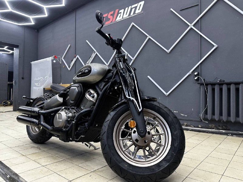 Оклейка пленкой мотоцикла Benda Napoleon в Москве