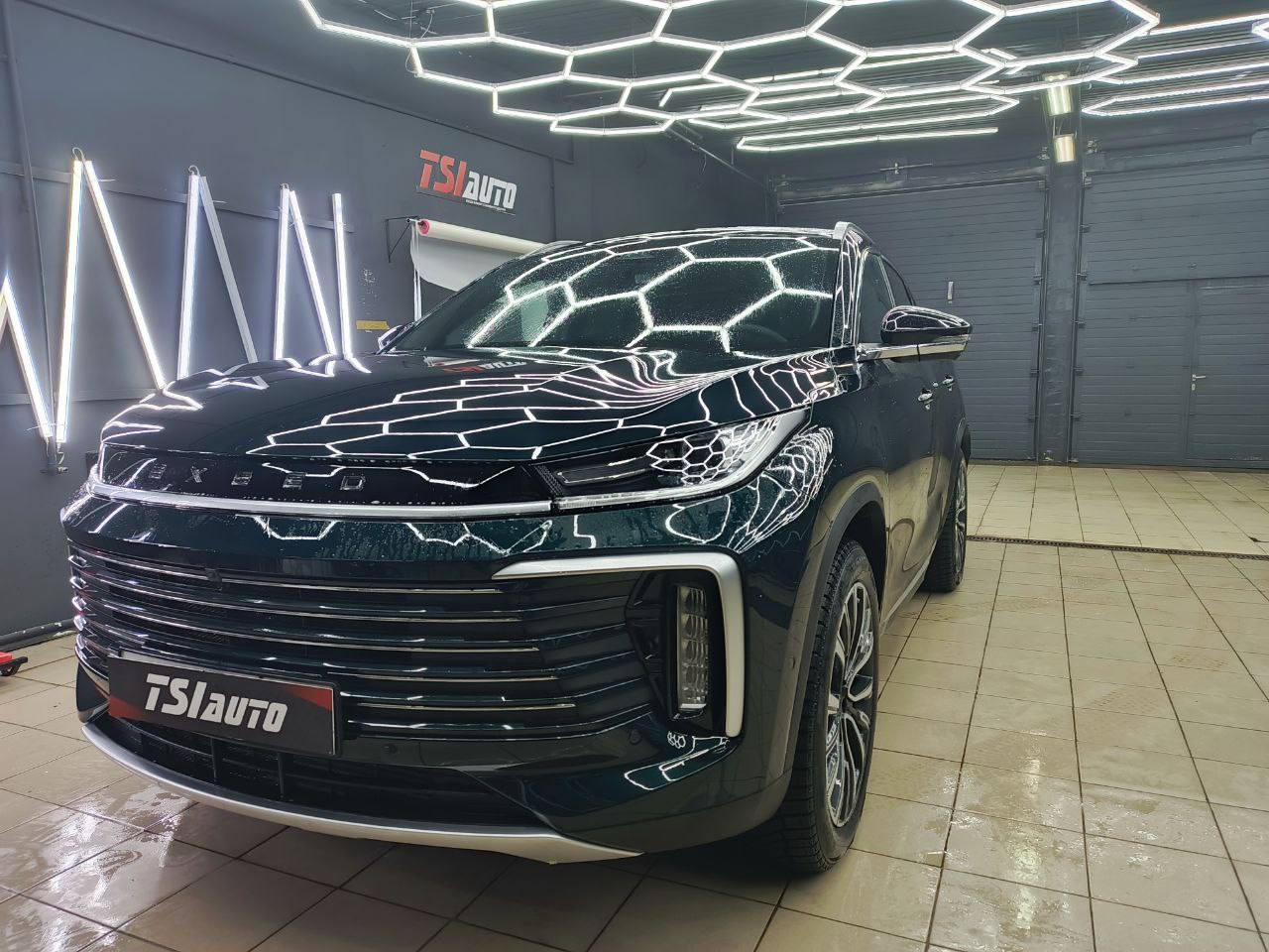 Оклейка зон риска Exeed TXL в Москве