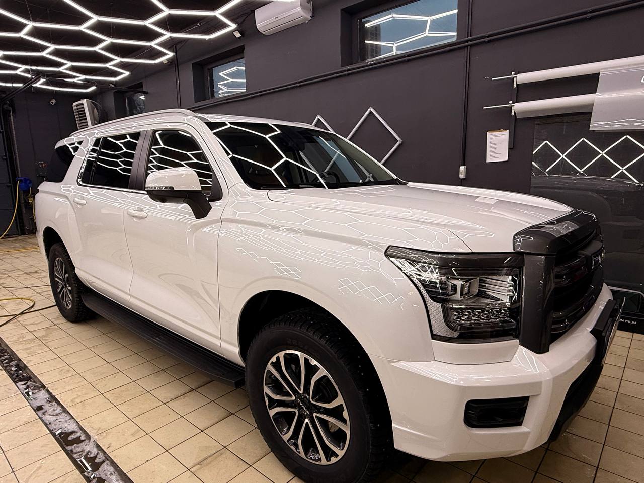 Оклейка пленкой Haval H5 в Москве