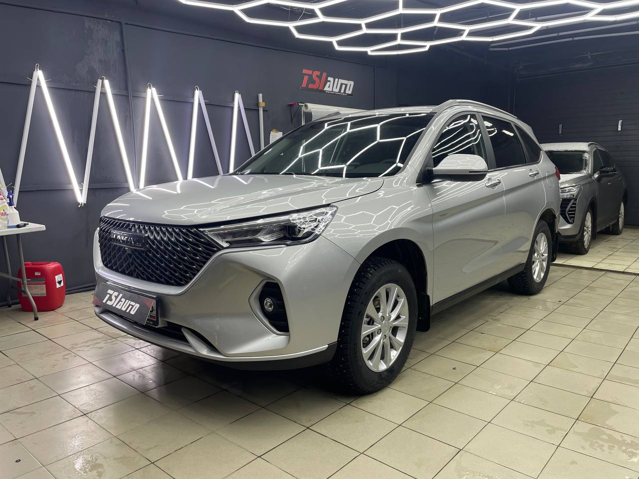 Шумоизоляция дверей и пола в салоне Haval M6 в Москве