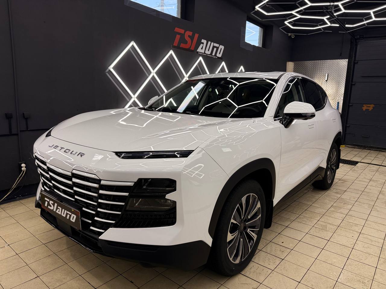 Оклейка пленкой Jetour Dashing в Москве