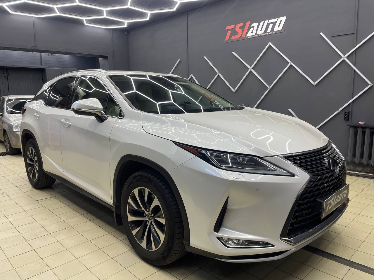 Химчистка Lexus RX 300 в Москве