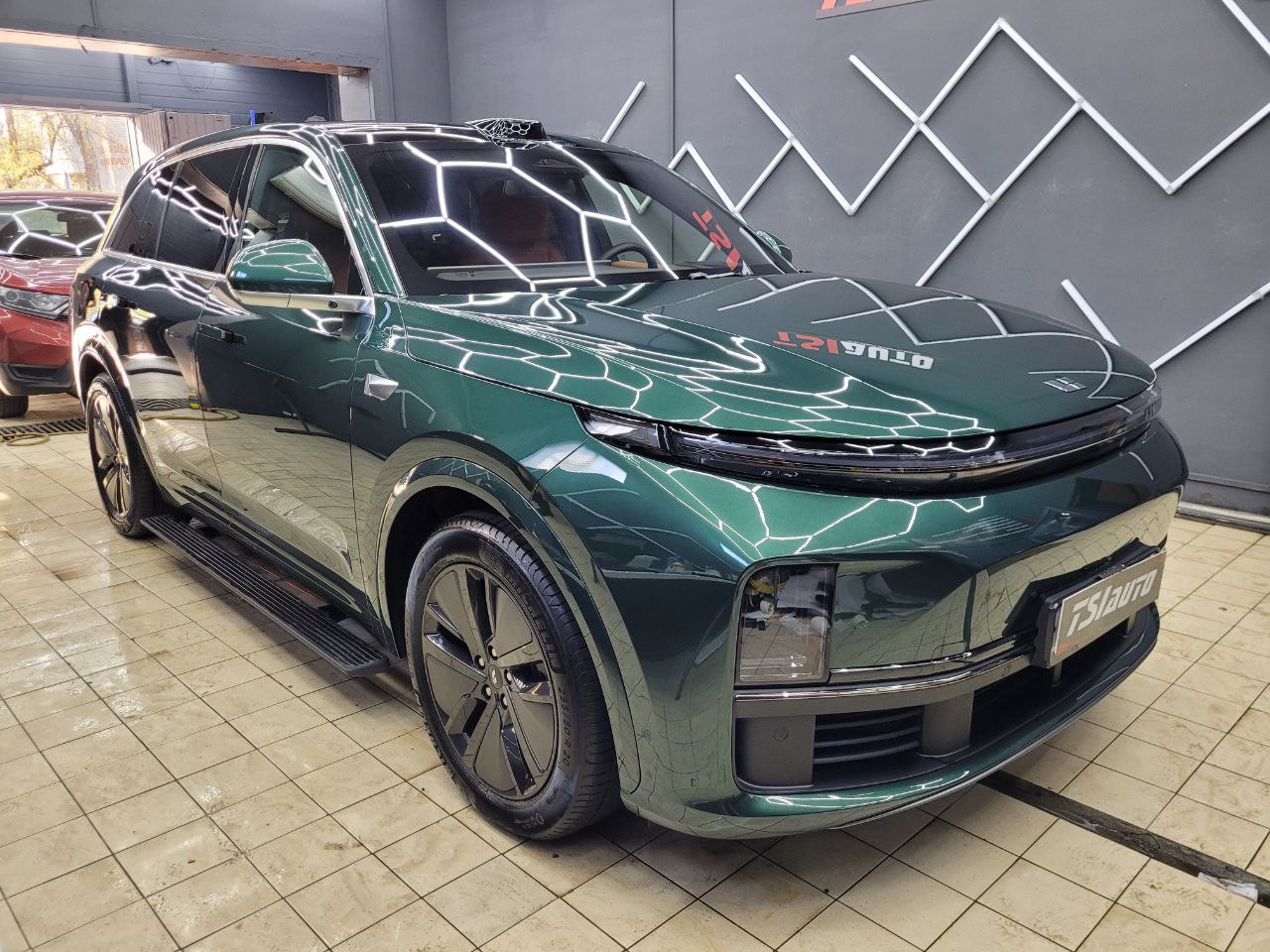Оклейка пленкой LiXiang L7 в Москве