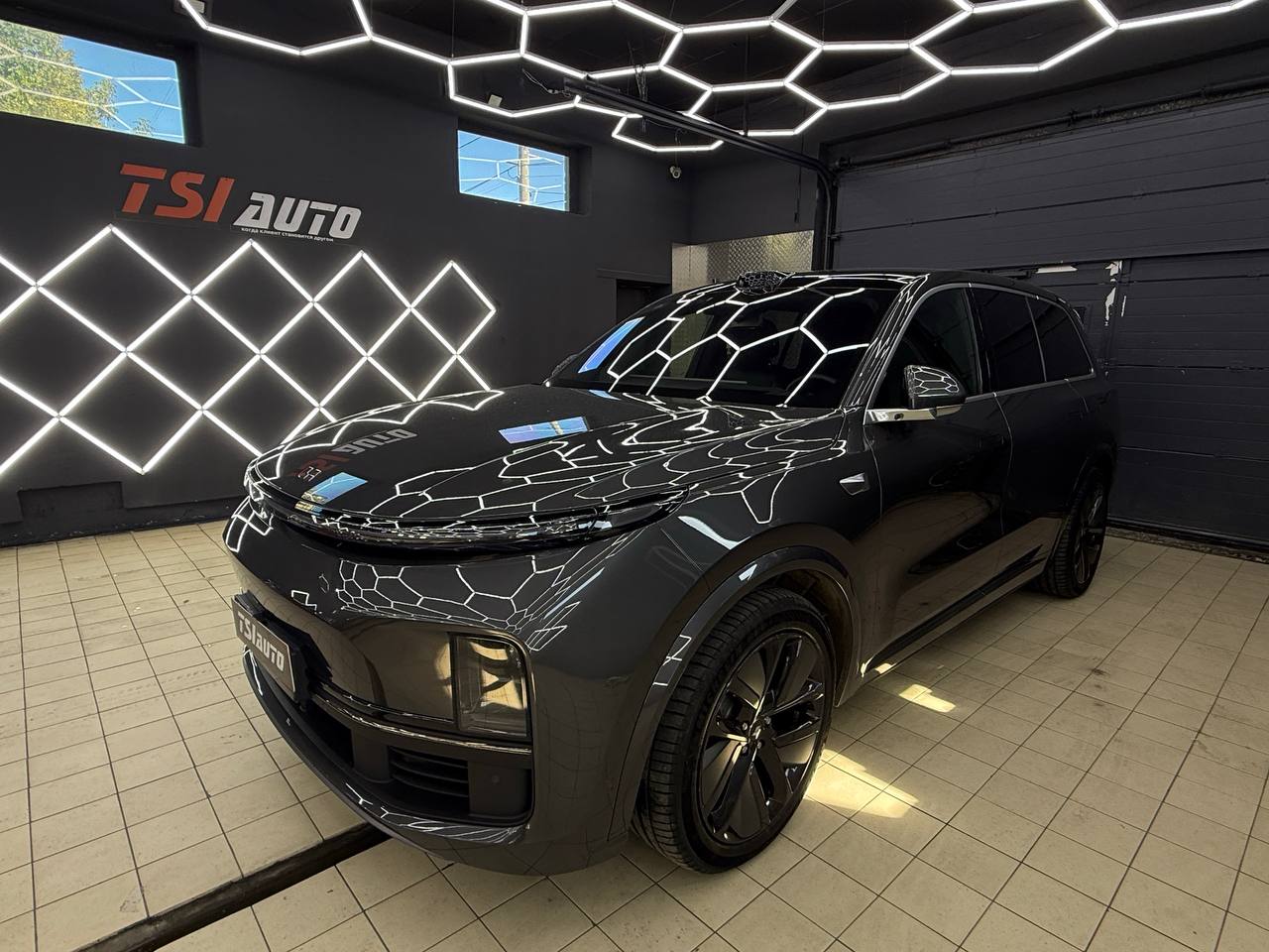 LiXiang L9 оклейка пленкой в Москве