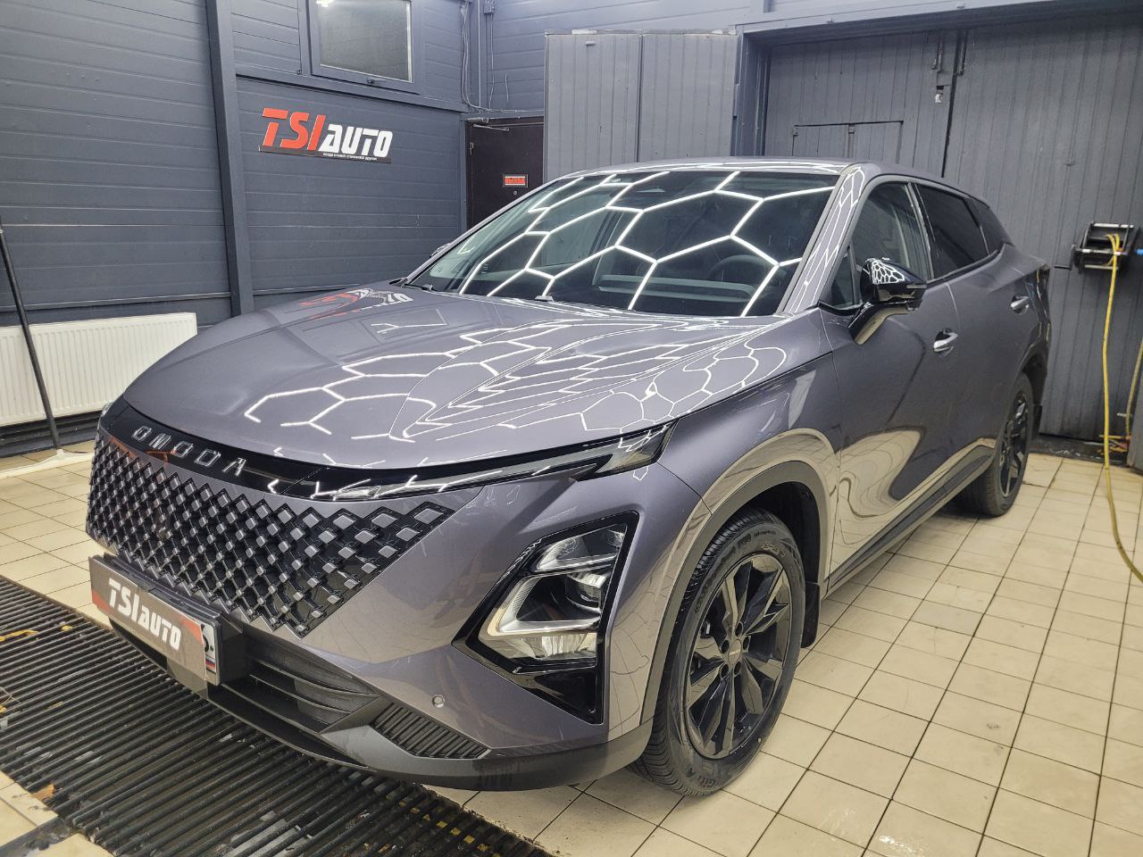 Omoda C5 оклейка пленкой в Москве