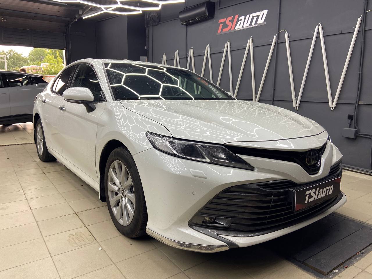 Toyota Camry v70 шумоизоляция торпедо в Москве