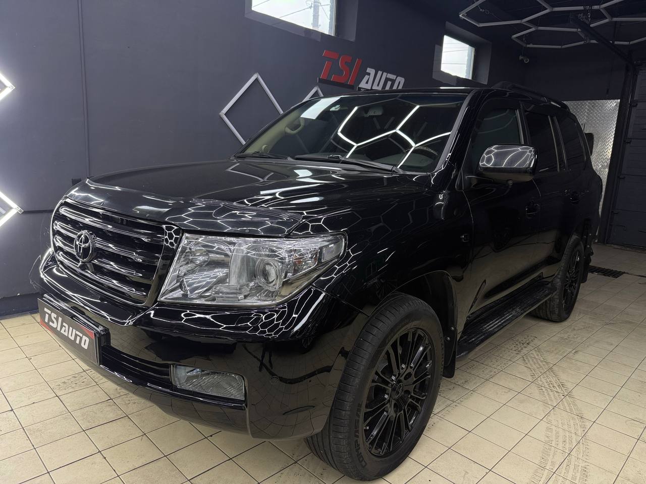 Land Cruiser 200 оклейка пленкой в Москве