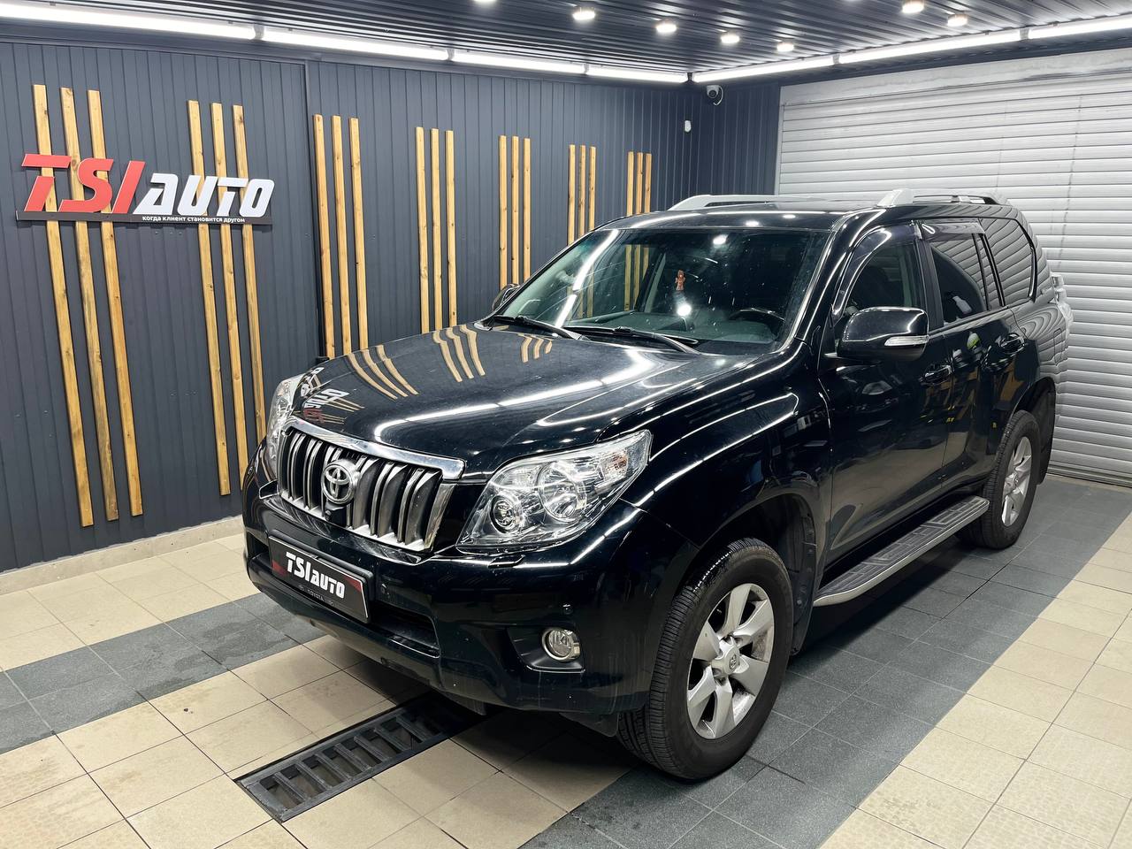 Land Cruiser Prado восстановительная полировка и оклейка фар в Москве