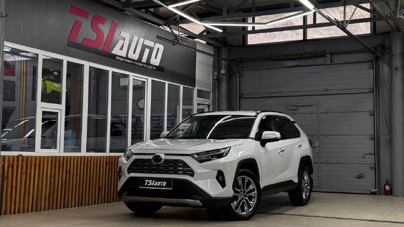 Оклейка пленкой Toyota RAV 4 в Москве