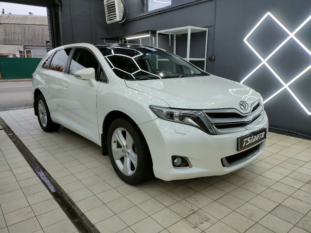 Химчистка Toyota Venza в Москве