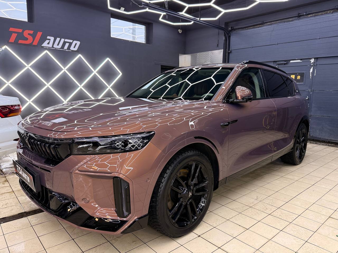 Полная оклейка пленкой Voyah Free в Москве