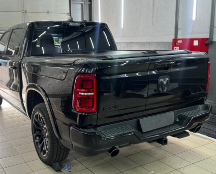 mekhanicheskaya-rolleta-na-kuzov-dodge-ram-rambox